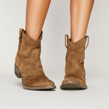 Chic Suede Boots – Elegance and Comfort for Everyday Wear